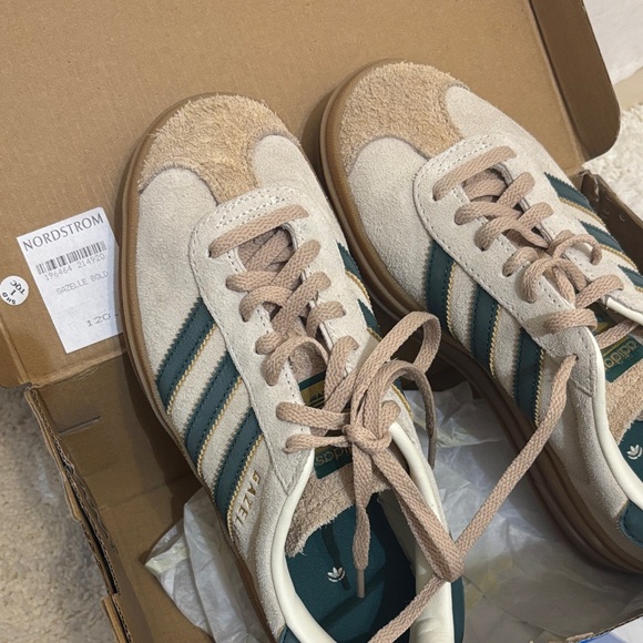 Adidas Gazelle Cream and Teal Sneakers - Picture 3 of 4